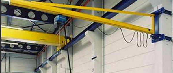 Operate wall mounted cantilever crane properly