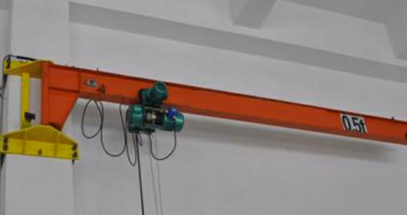 Operate wall mounted jib crane properly